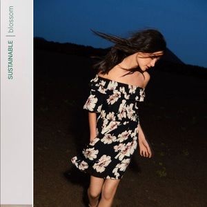 kiara.
SHORT FLORAL DRESS